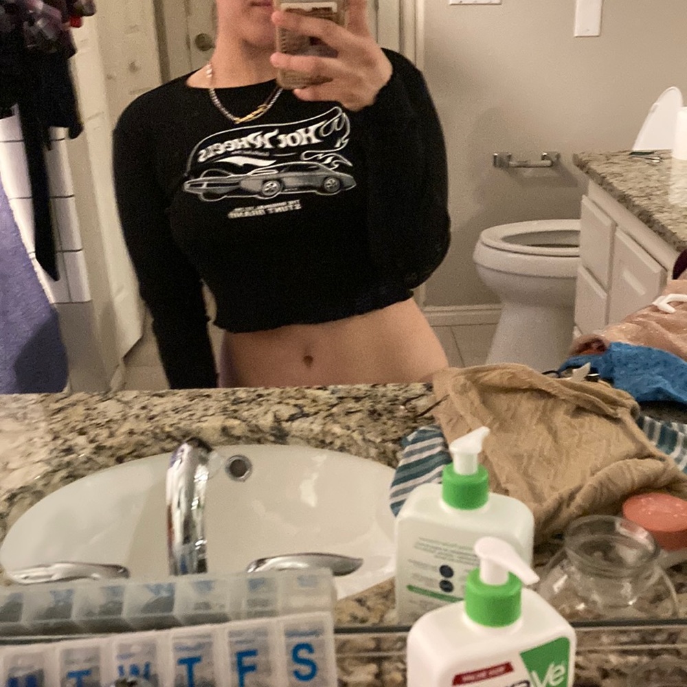 Cute cropped black long sleeve hot wheels tee